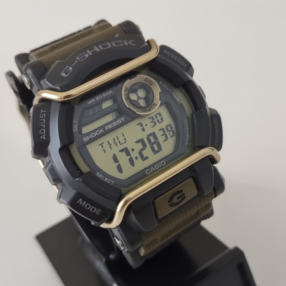 G-Shock GD-400 army green band gold color bullbar